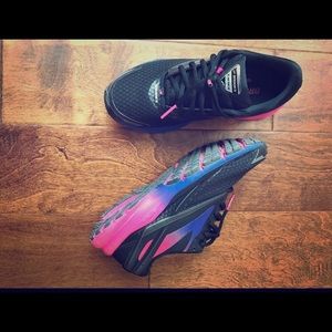 BROOKS! Launch 4 Size 7.5